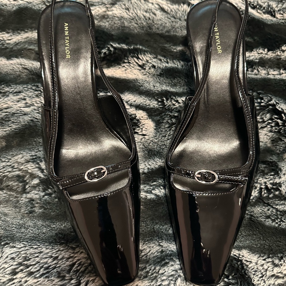 Ann Taylor Black Patent Leather Kitten Heel Shoes